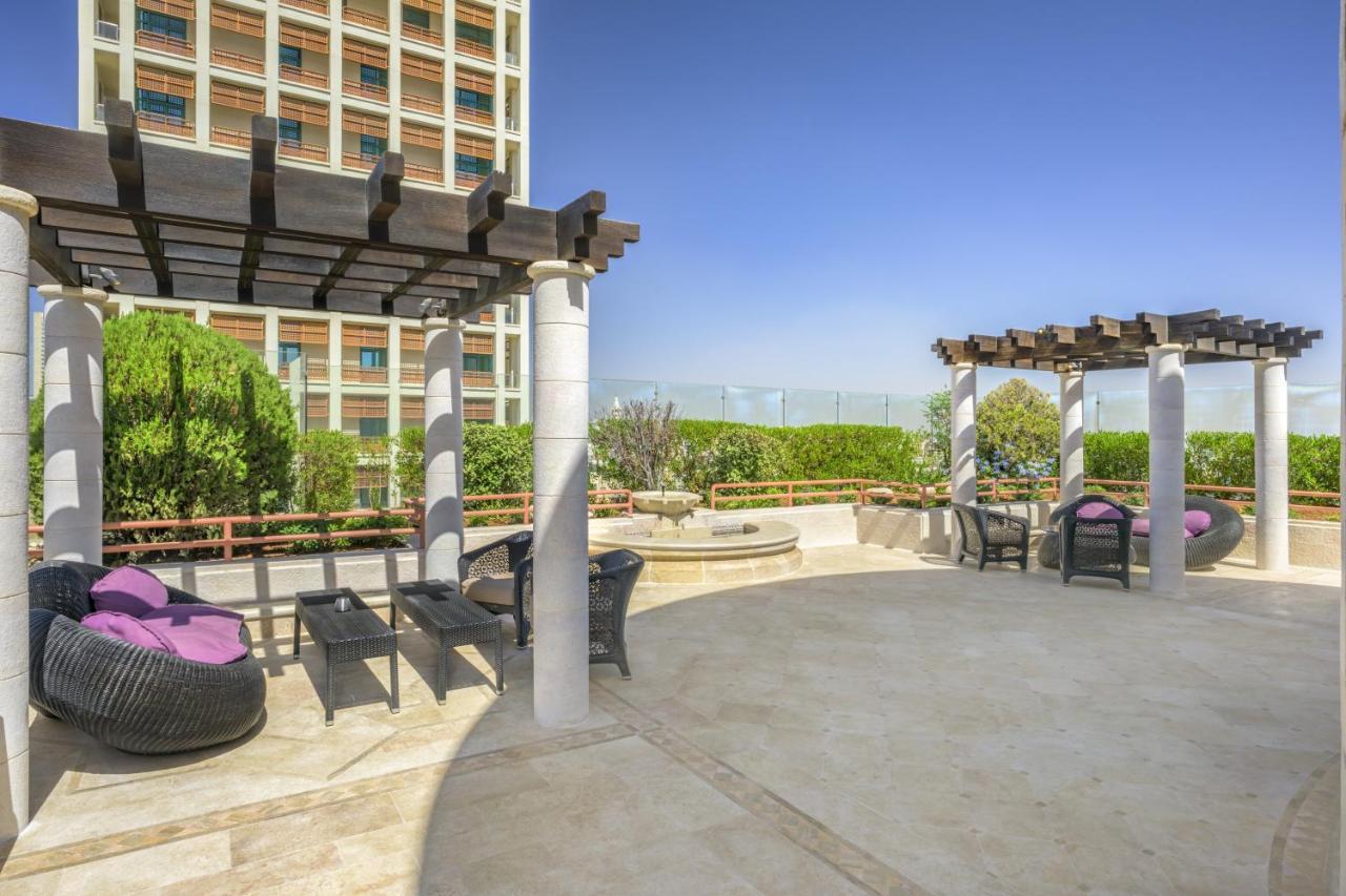 Hotel Grand Hyatt Amán Exterior foto The rooftop pool at the W Hollywood